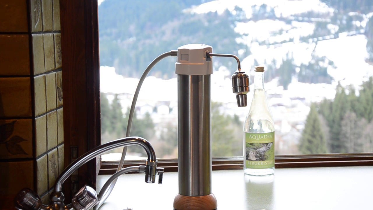 Trinkwasser-Filter Okato Style mit Aquadea Trinkwasser-Wirbler Trinity  Silber | Übertischfilter für keimfreies, hochvitales, energetisiertes